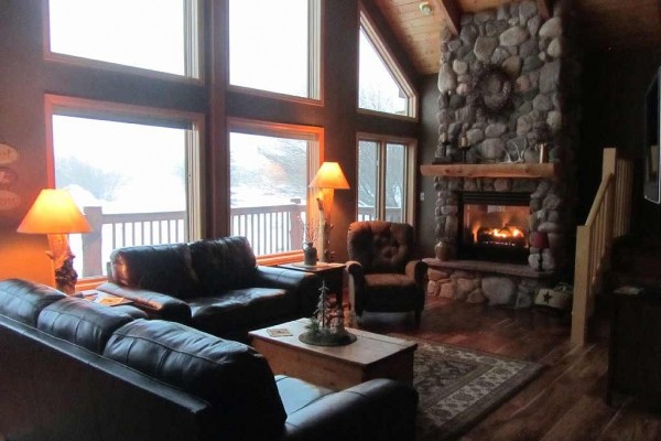 [Image: Mountain Valley Getaway Enjoy a Peaceful Setting with Views of the Snowy Range]