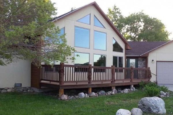 [Image: Mountain Valley Getaway Enjoy a Peaceful Setting with Views of the Snowy Range]