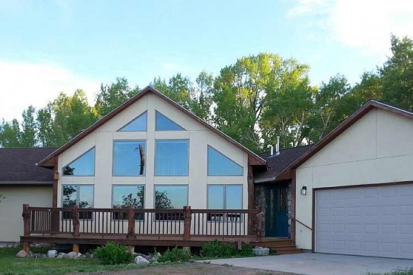 [Image: Mountain Valley Getaway Enjoy a Peaceful Setting with Views of the Snowy Range]