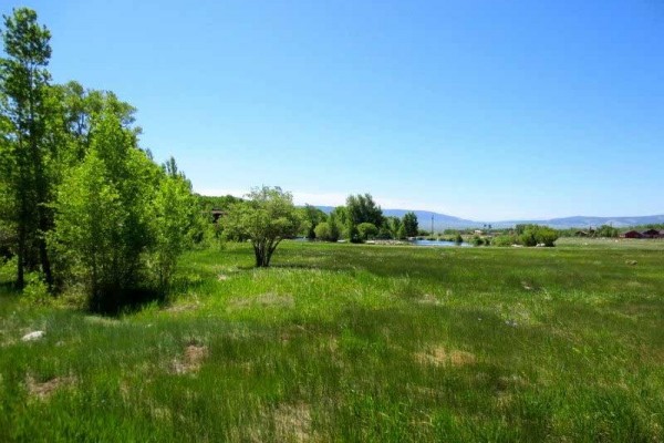 [Image: Mountain Valley Getaway Enjoy a Peaceful Setting with Views of the Snowy Range]