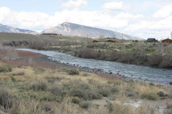 [Image: Secluded Southfork River Retreat]