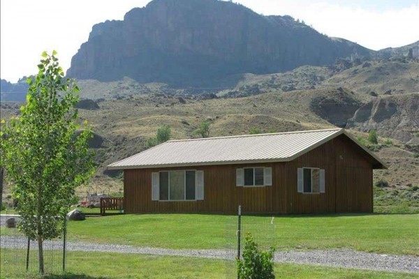 [Image: Secluded Southfork River Retreat]