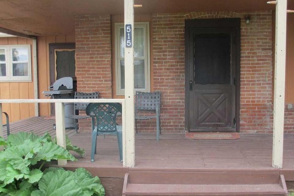 [Image: Encampment *** 1 Bdr House, Lg Private Yard, Washer/Dryer, &amp; Grill on Porch]