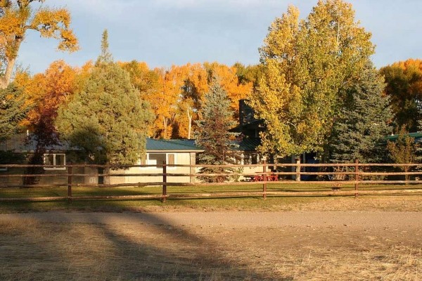 [Image: Beautiful Mountian Views - Elk Hollow Lodge]