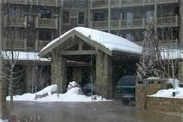 [Image: Ski-in, Ski-Out - Luxury Condo in 5 Star Hotel]