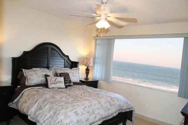 [Image: Stunning and Spacious Oceanfront Condo - Truly One of a Kind!!]