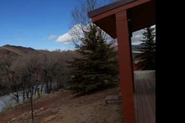 [Image: Vacation Home Overlooking Laramie River]