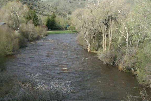 [Image: Vacation Home Overlooking Laramie River]