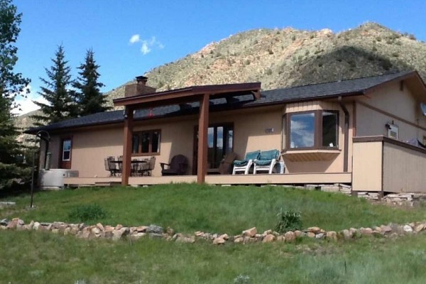 [Image: Vacation Home Overlooking Laramie River]