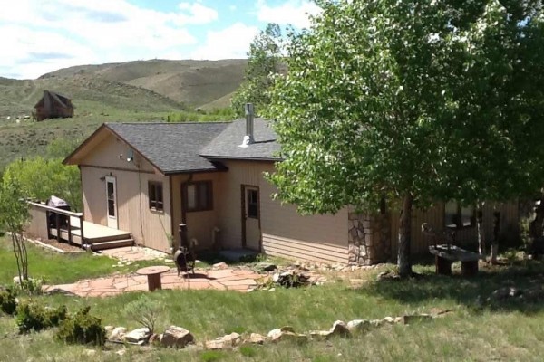 [Image: Vacation Home Overlooking Laramie River]