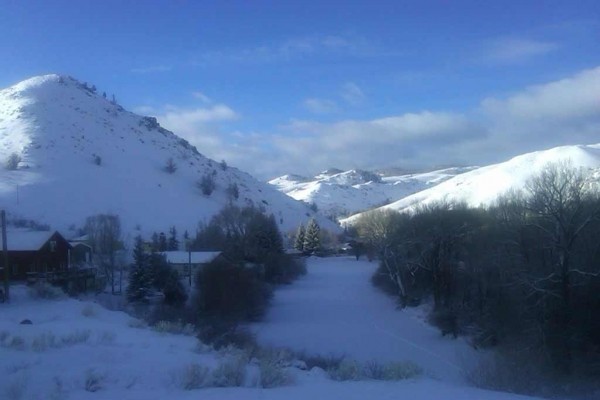 [Image: Vacation Home Overlooking Laramie River]