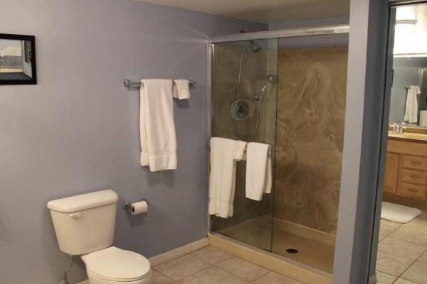 [Image: Oceanfront Penthouse 9th Floor 3 Bedroom/3 Bath 2100sqft Condo]