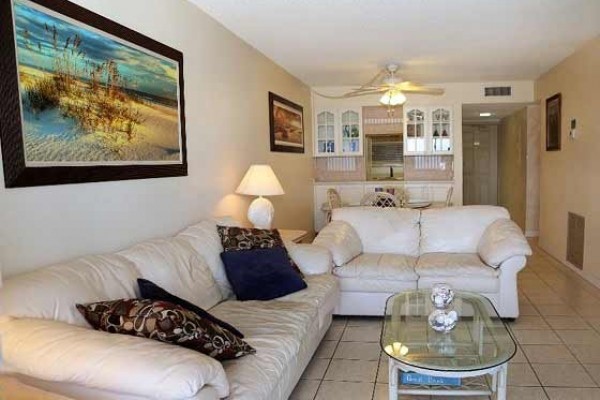 [Image: Direct Oceanfront** Overlooks Oceanside Pool, 10 Steps to the Beach!!!]