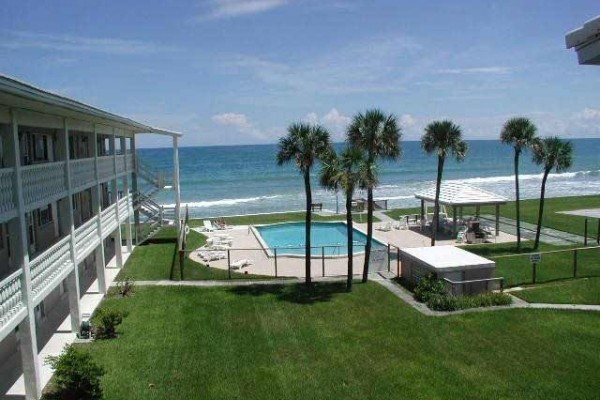 [Image: Beautiful Oceanfront Condo - Listen to the Ocean and Watch the Sunrise from Bed!]