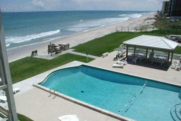 [Image: Beautiful Oceanfront Condo - Listen to the Ocean and Watch the Sunrise from Bed!]