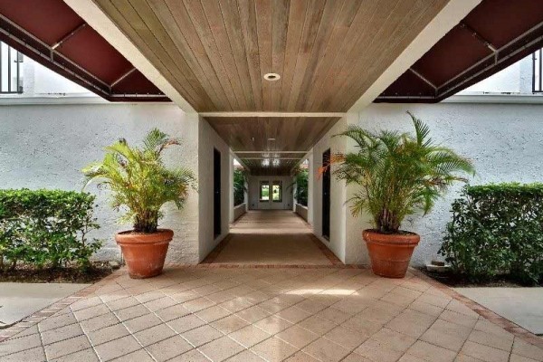 [Image: Oceanfront Condo Overlooking Vero's Finest Beach!]