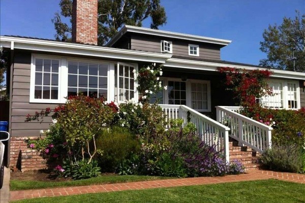 [Image: Lovely Cape Cod Home with Separate Guesthouse Near Beach]