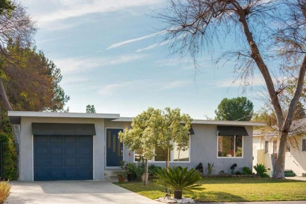 [Image: Mid-Century Design Home Walking Distance to Rose Bowl]