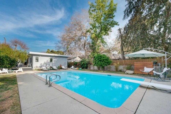 [Image: Mid-Century Design Home Walking Distance to Rose Bowl]