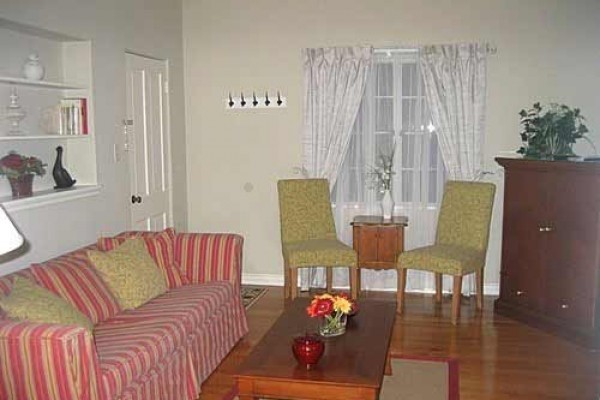 [Image: Spacious and Charming 1-Bedroom Apartments Near Cal Tech, Huntington]