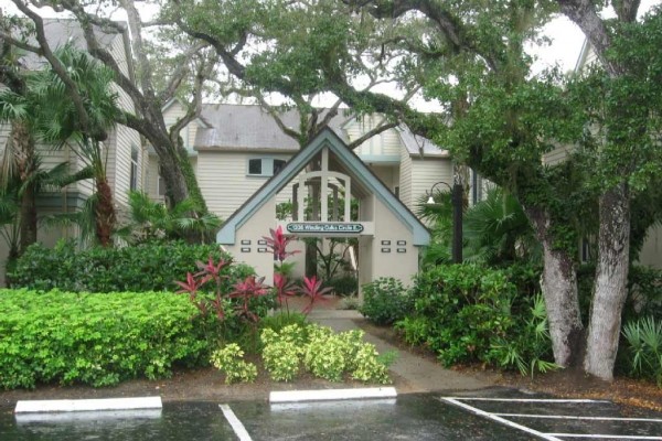 [Image: Ground Floor Tennis Villa in Beautiful Sea Oaks]