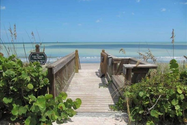 [Image: Ground Floor Tennis Villa in Beautiful Sea Oaks]