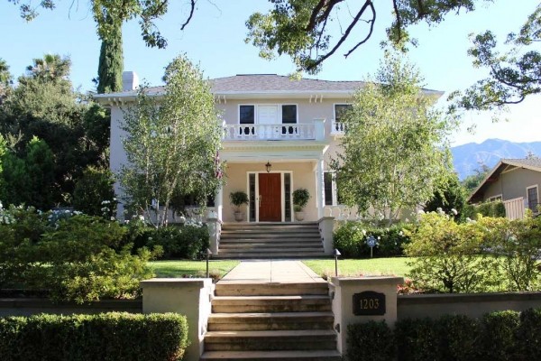 [Image: 1922 Grand Italian Revival Home in Pasadena Landmark District]