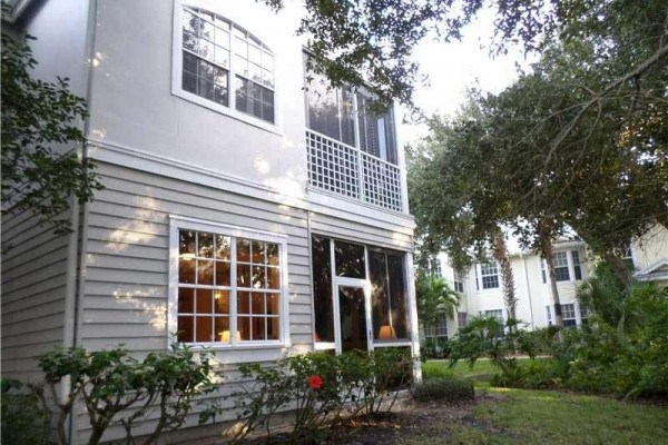 [Image: Pristine 2 BR/2BA in Sea Oaks, 1st Fl, 1 Car Garage, Newly Furnished]