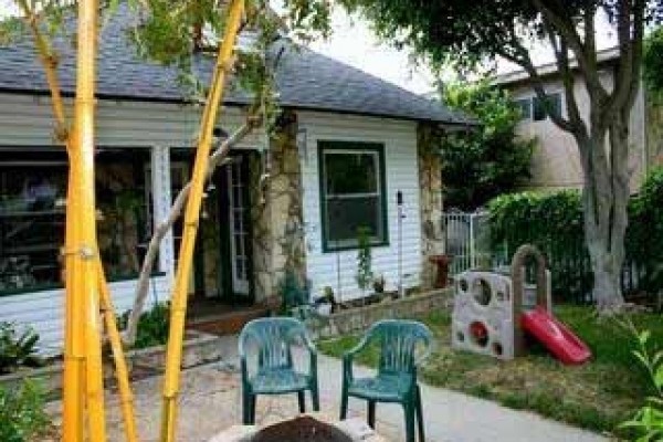 [Image: Walk to Redondo Beach Pier, Family Friendly Beach Cottage]