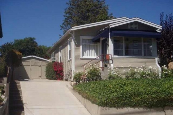 [Image: Cozy Two Bedroom Cottage in Redondo Beach]