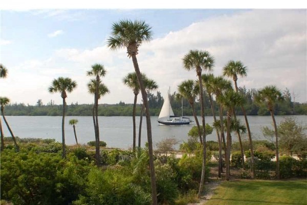 [Image: Stunning 1st Floor Views of Intracoastal Waterway]