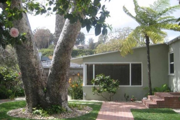 [Image: Santa Monica Canyon Beach House Only Two Blocks to the Sand!]