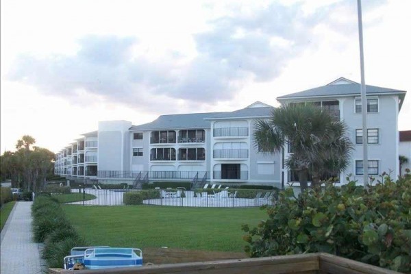 [Image: Sea Watch, Vero Beach Steps from the Atlantic, Safe, Secure!]