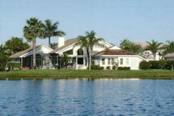 [Image: Light &amp; Airy Waterfront Home on the Island. Close to Everything on Ocean Drive]