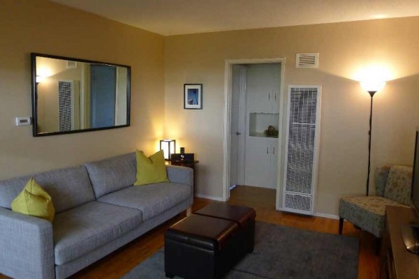 [Image: Quiet Santa Monica Retreat - Nice Place to Stay!]