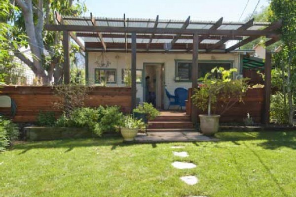 [Image: Lovely &amp; Private, Updated Bungalow Home W/ Spacious Back Deck &amp; Yard W/ Jacuzzi]