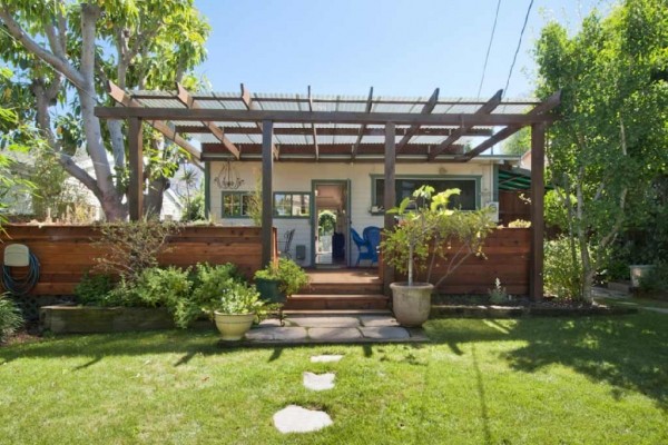 [Image: Lovely &amp; Private, Updated Bungalow Home W/ Spacious Back Deck &amp; Yard W/ Jacuzzi]