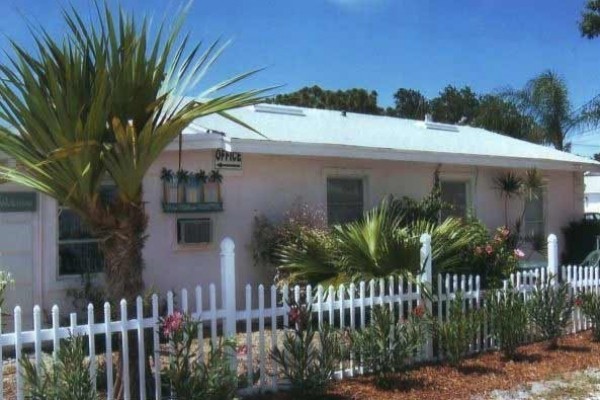 [Image: Discover the Way Florida Used to Be at the Quaint Pink Flamingo Cottage]