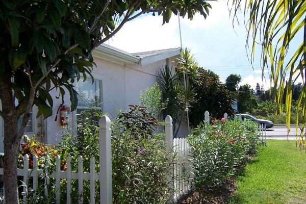 [Image: Come Relax at the Charming Historic Pelican Cottage Close to Beaches and River]