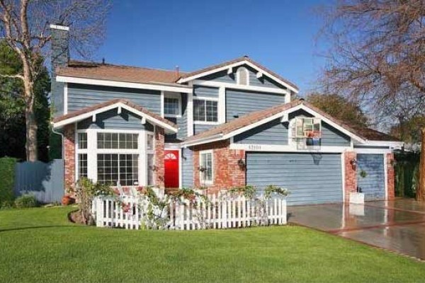 [Image: Large Pool Home, Private, Park-Like Backyard. Close to Studio]