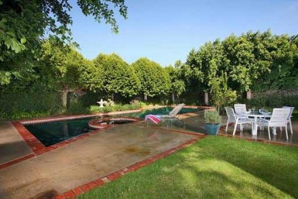 [Image: Large Pool Home, Private, Park-Like Backyard. Close to Studio]