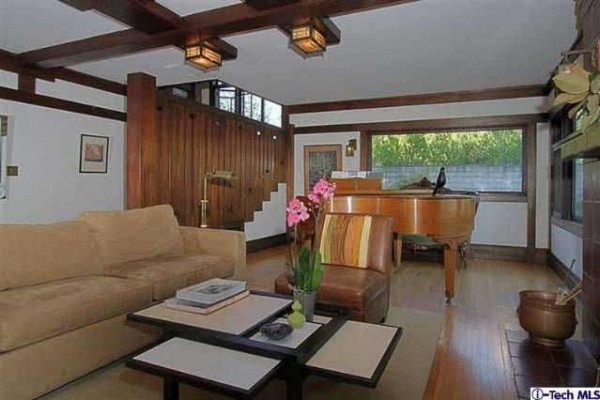 [Image: 1909 Craftsman Home Within a Spectacular Neighborhood.]