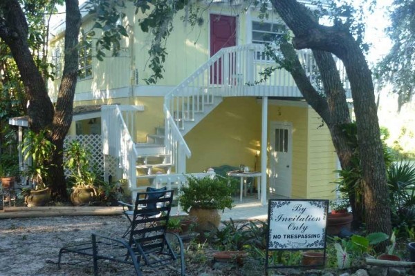 [Image: Serenety and Romance.... the Lagoon House.]