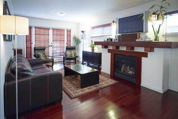 [Image: Beach Bungalow 2 Bedrooms, 1 Block to Venice Beach.]