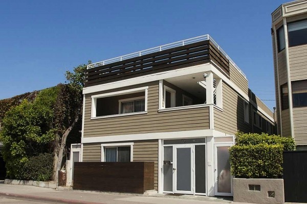 [Image: Steps to Venice Beach - 3 Bedrooms]