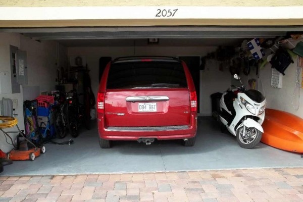 [Image: New Luxury Home in Port St Lucie, the Golf City. 3 Bedrooms, 2 Full Bathrooms]