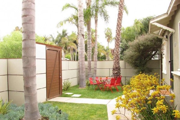 [Image: Newly Furnished 1 Bedroom, Lush Outdoor Garden, Perfect Venice Location!]