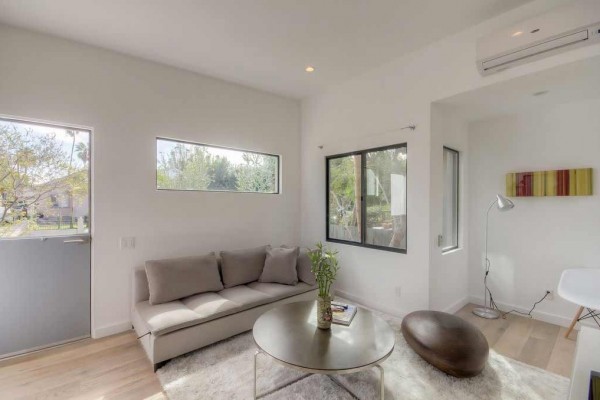 [Image: Ultramodern 1bdrm House - 1blk to Abbot Kinney Blvd]