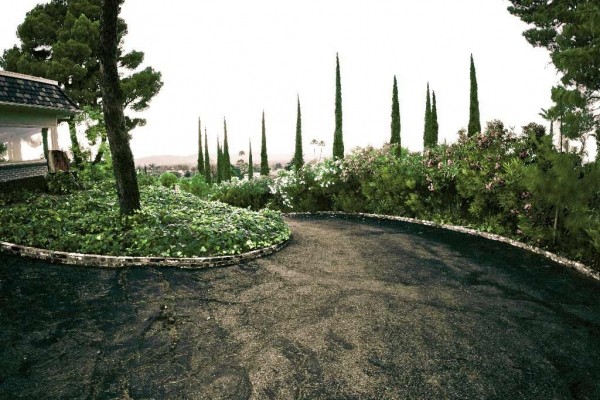 [Image: Frank Sinatra/Roger Miller/Clint Walkers Woodland Hills Mansion]