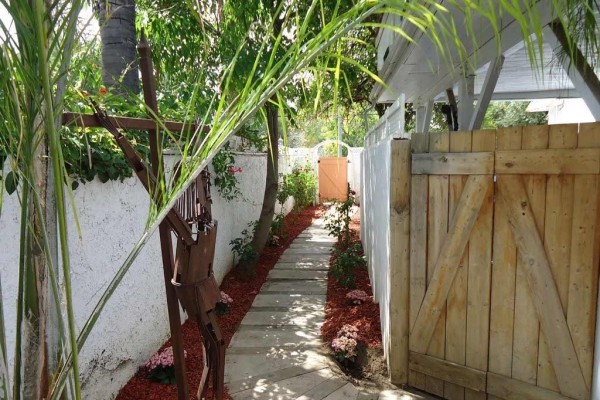 [Image: New 2bd Cozy Early California House]